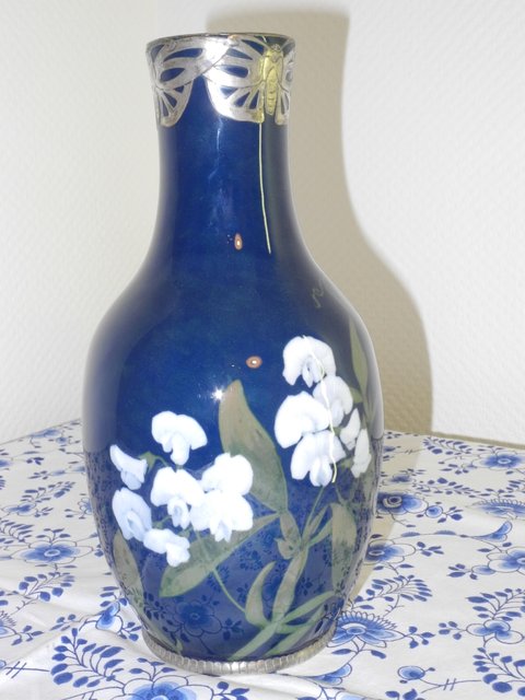 AH - Flower vase with silver butterflies