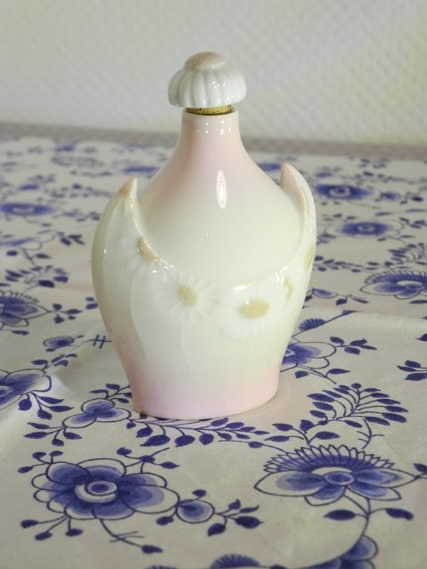 Daisy Parfum Bottle