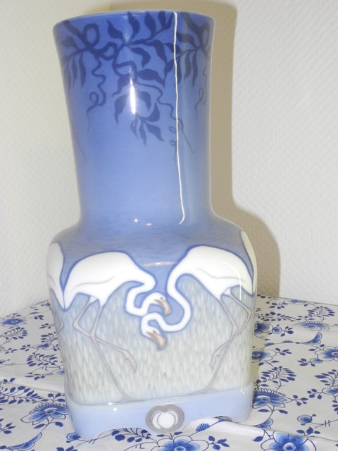 CFL - Vase with Flamingos