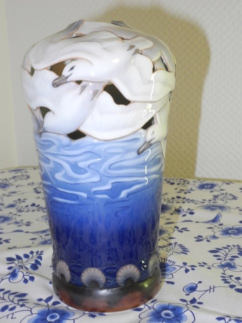E'HL - Openwork vase with seagulls
