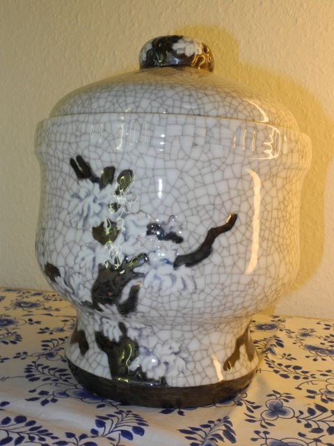 FG - Crackle glaze urn