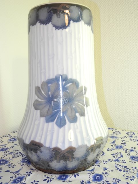 FG - Chestnut vase