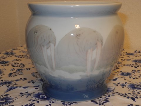 Walrus vase