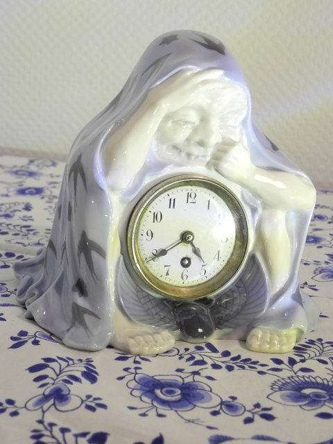 Dwarf clock